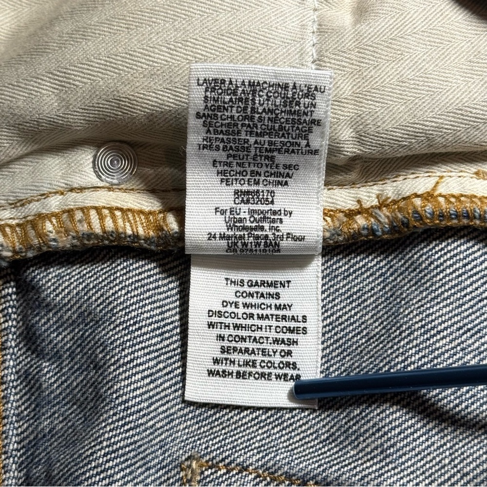 We the Free Women’s size 28 Raw Hem Denim Shorts - Picture 7 of 11